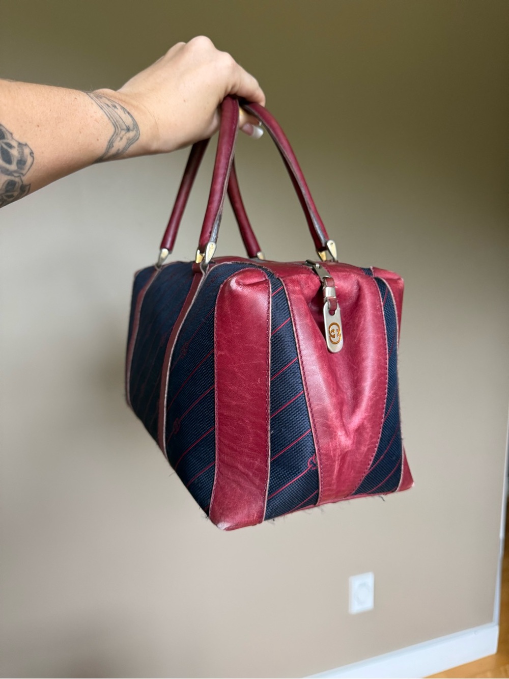 Vintage 1970s Gucci Monogram Canvas Boston Bag - Picture 4 of 14